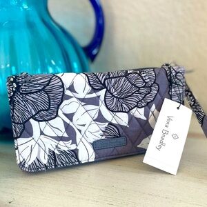 VERA BRADLEY RFID CROSSBODY WALLET NEW